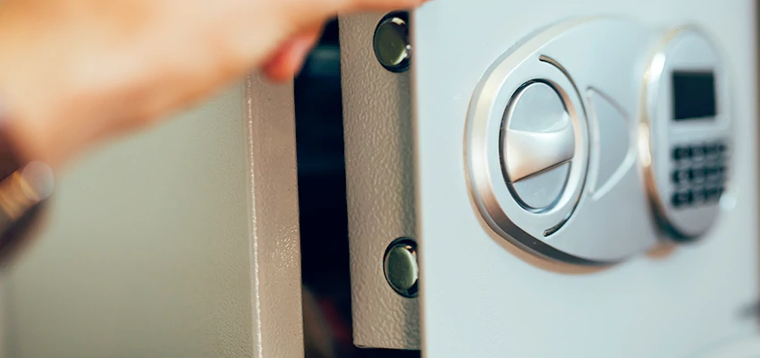 Fingerprint Safe Openers in Selma, CA